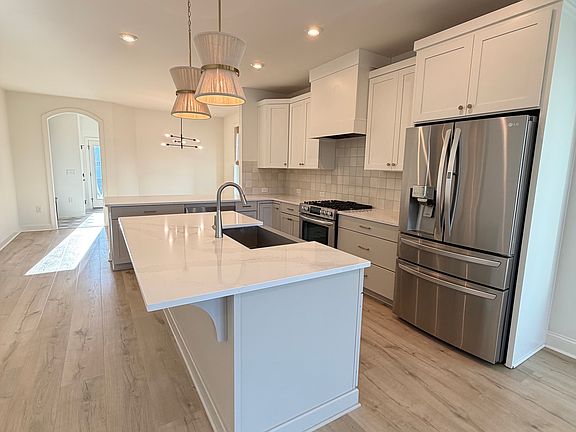 4th image of 321 Sunset Hill Ln