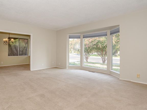 3rd image of 300 Monte Vista Dr