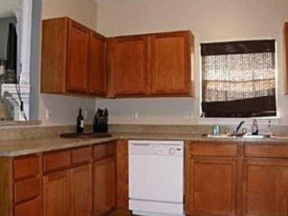 3rd image of 42789 Richmond Dr
