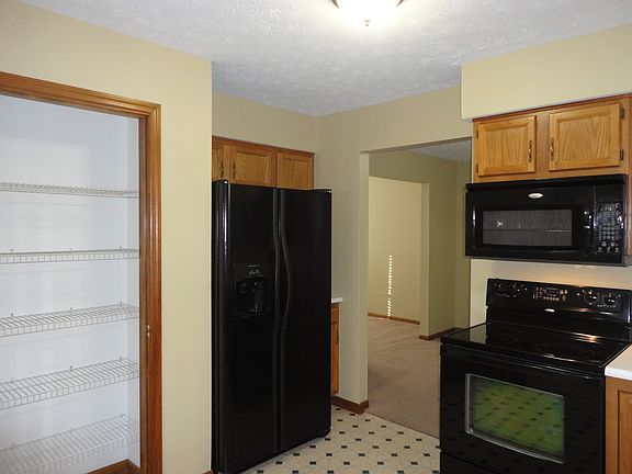 3rd image of 6404 Holloway Dr