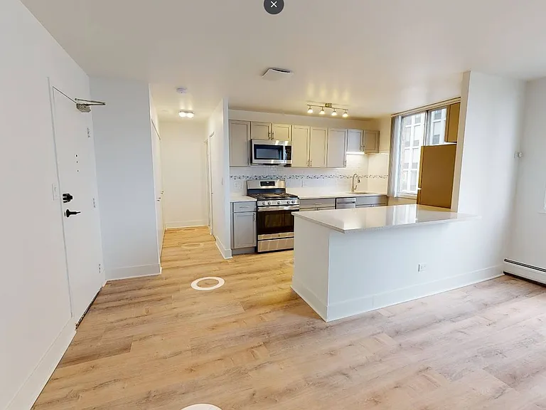2424 N.Clark — Photo 17