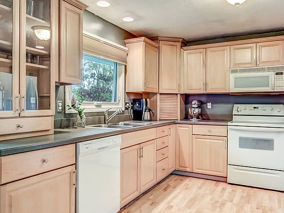 2nd image of 3652 Fawnridge Dr