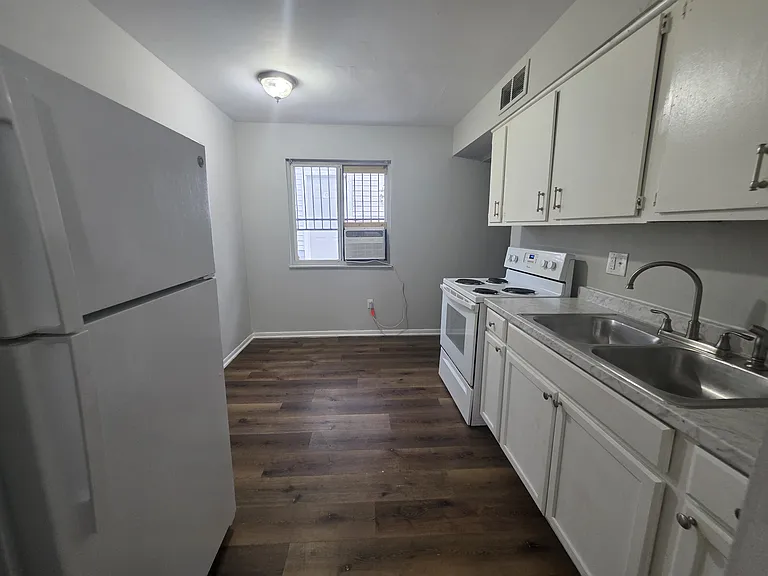 2398 Velma Ave — Photo 7