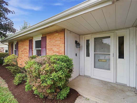 3rd image of 4441 Strathaven Dr