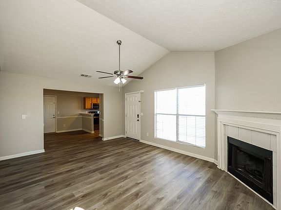 4th image of 220 Willow Springs Dr