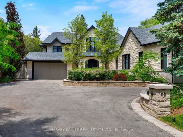 66 Thorncrest Rd, Toronto, ON M9A 1S9