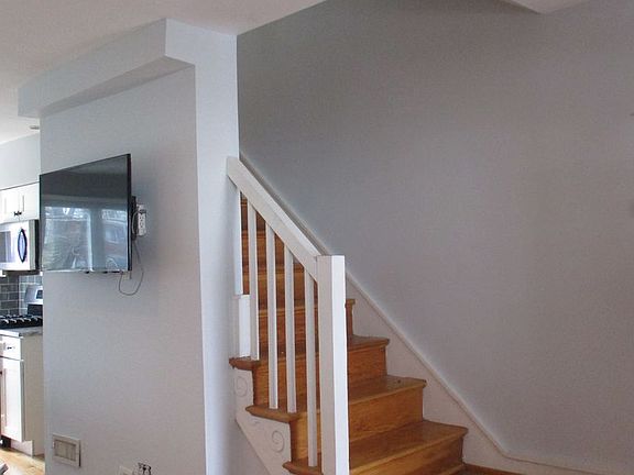 4th image of 303 Evans Ln