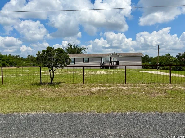 18707 County Road 5736, Castroville, TX 78009