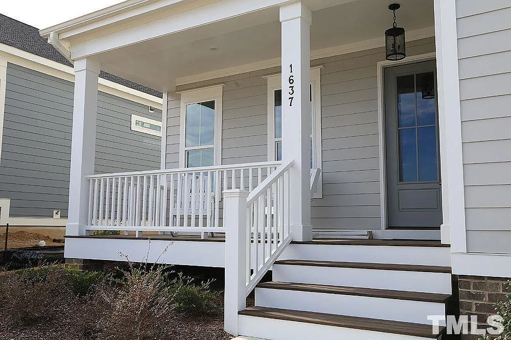 4 bed, 3.0 bath, $2,350 — Photo 2