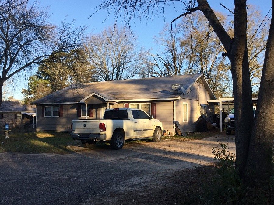 2nd image of 1001 Nelwyn Ave