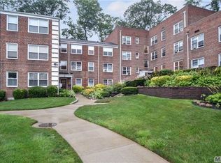 14 Edwards St APT 3A, Roslyn Heights, NY 11577