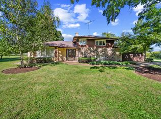 8104 Mason Hill Rd, Woodstock, IL 60098