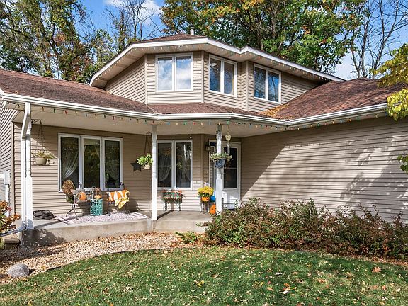 3rd image of 1205 Choke Cherry Rd