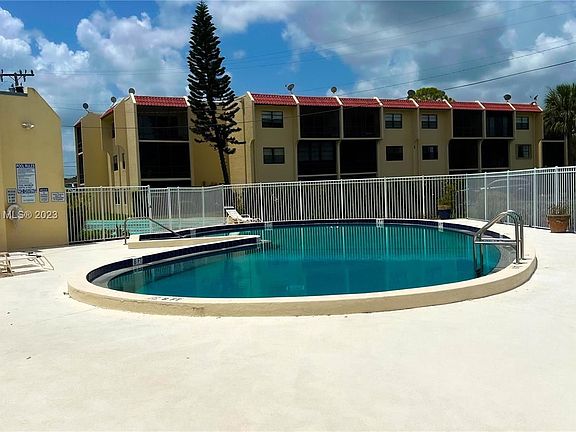 4th image of 2050 Oleander Blvd #11204