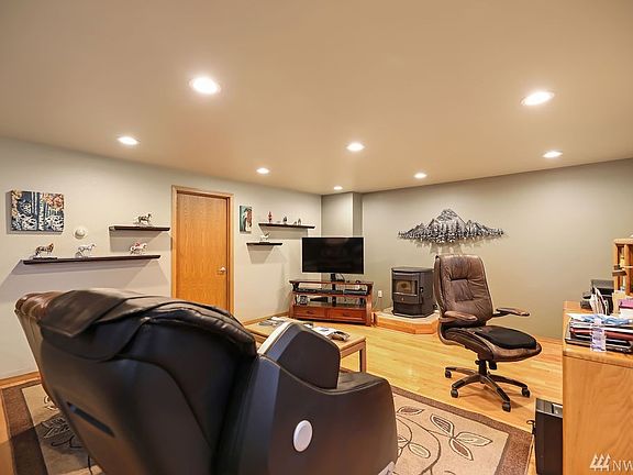 5th image of 1620 155th Ave NE