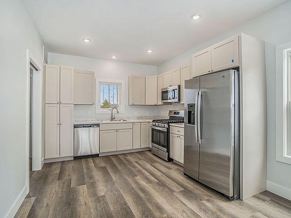5th image of 1815 Robinson St #23