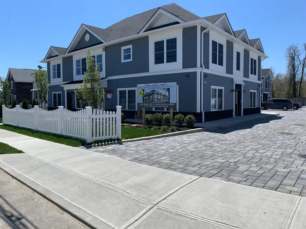64 Park Ave, Bay Shore, NY