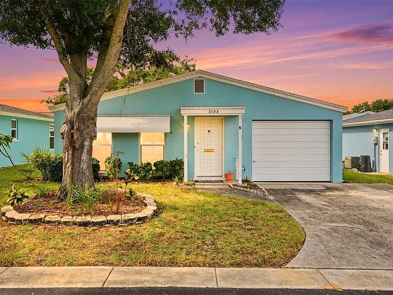 1008 Heron Ct — Photo 1