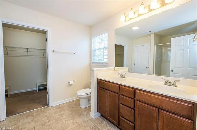 2110 Longburn Dr — Photo 27