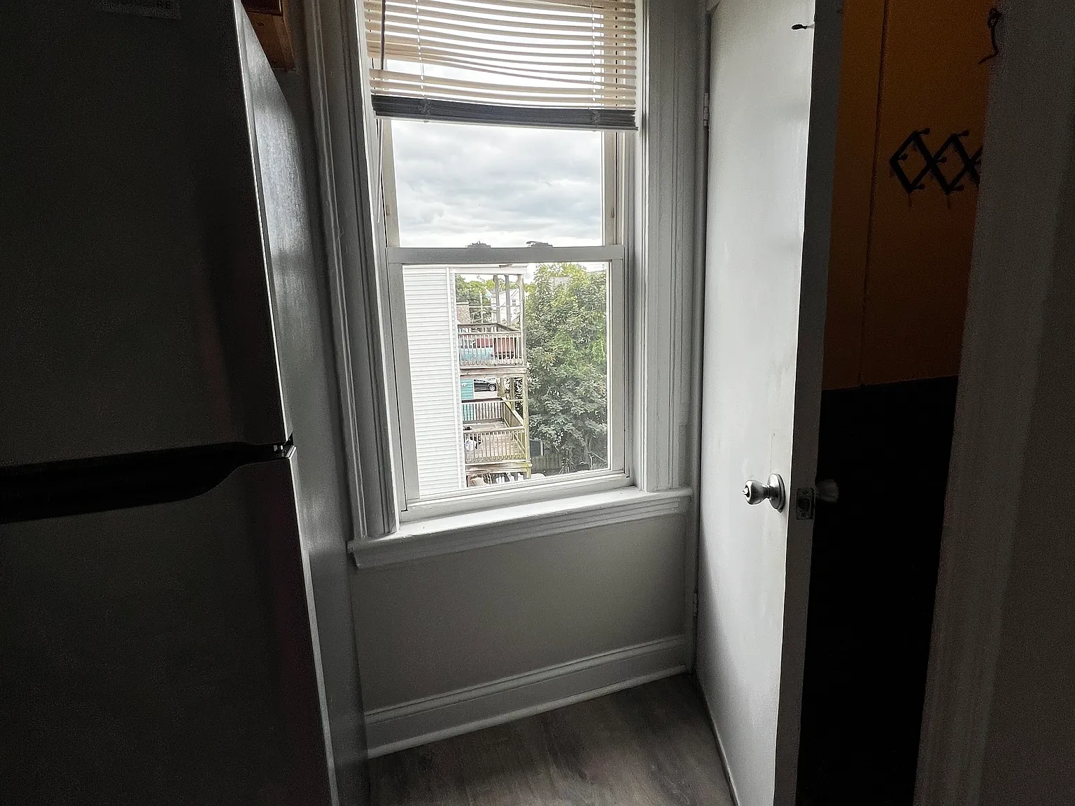 3 bed, 900 sqft, $2,395 — Photo 4