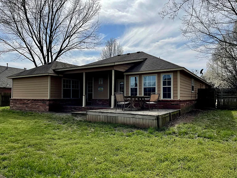 25605 Briar Dr — Photo 11