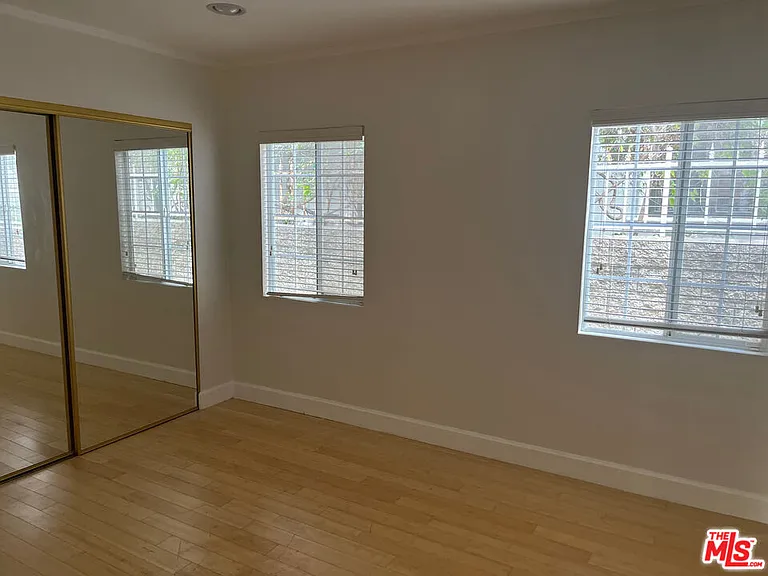 101 N La Peer Dr — Photo 14