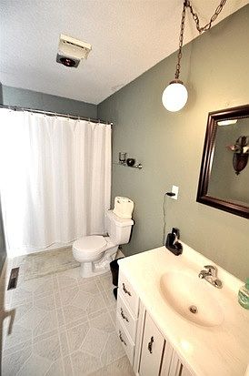 3rd image of 1330 Radcliffe Dr