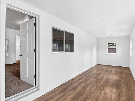 3rd image of 250 Lawrence STREET