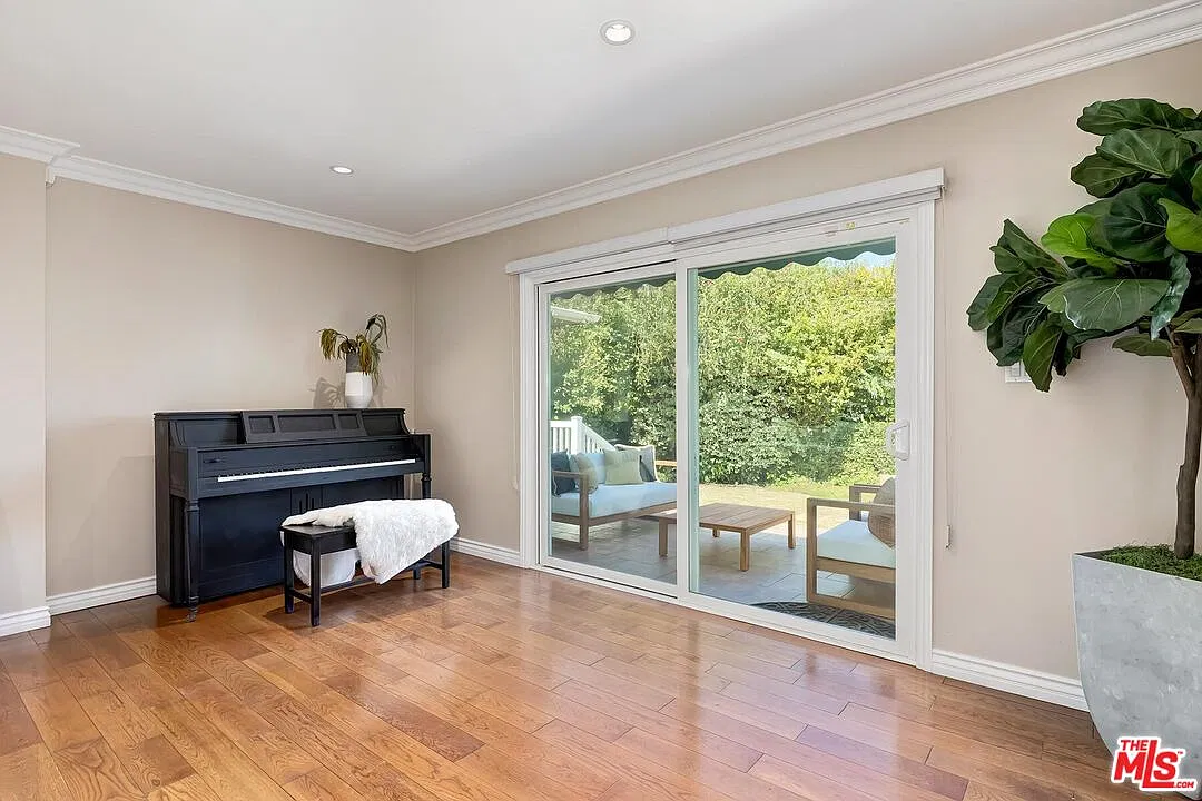 4 bed, 4.0 bath, 3245 sqft, $15,000 — Photo 4