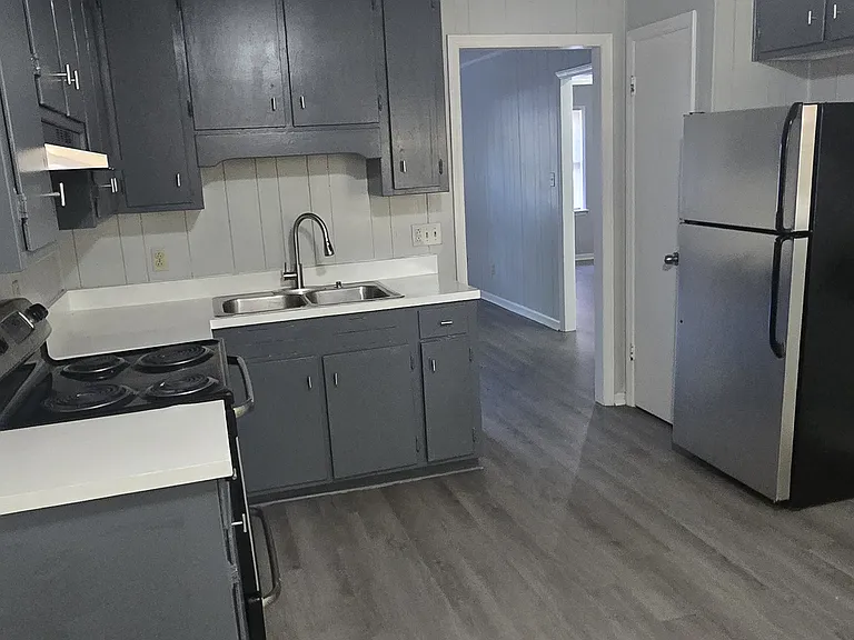 504 Park Ave W #D — Photo 13
