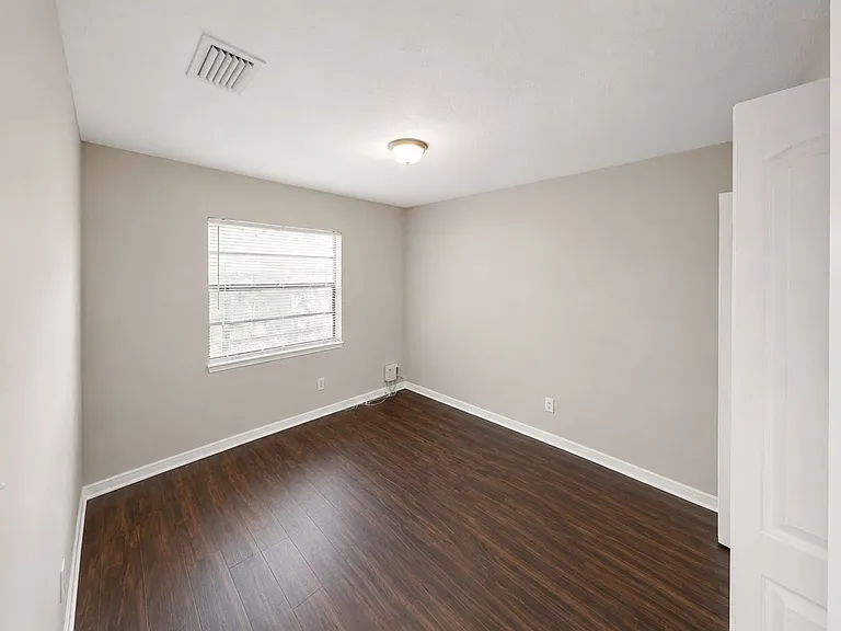 921 E Poinsettia Ave — Photo 8