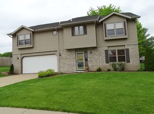 1080 Appaloosa Dr, Freeport, IL 61032