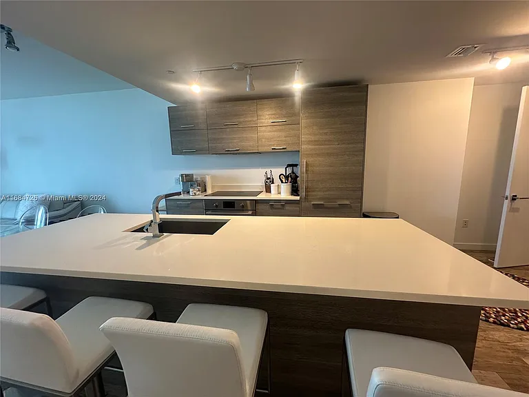 650 NE 32nd St #4205 — Photo 8