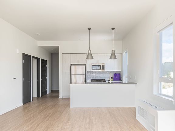 Enjoy the cool relief of air conditioning, a standard feature at Modera River Trail along with premium finishes and features. Enjoy the view!