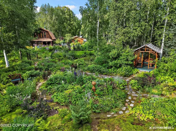 17238 W Willow Fishhook Rd, Willow, AK 99688