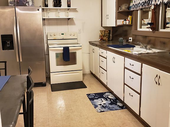 3rd image of 716 8th Ave N