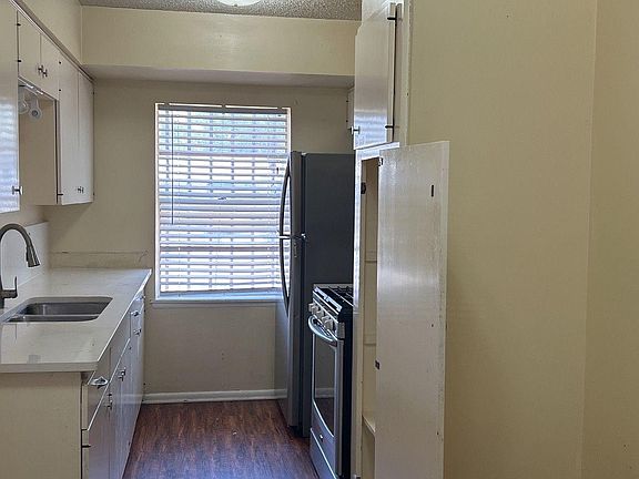 5th image of 10834 Edgecrest Dr
