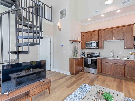 5th image of 1105 S Hickory St #101