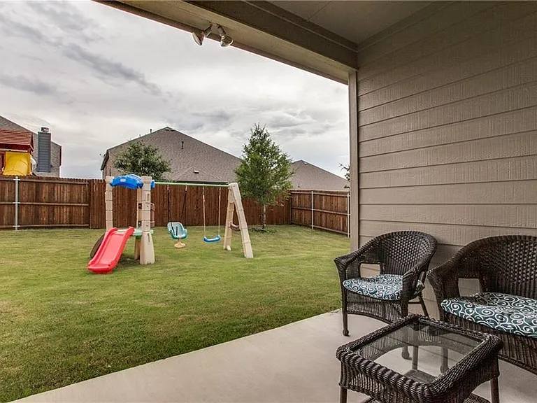 300 Rugby Ln — Photo 19