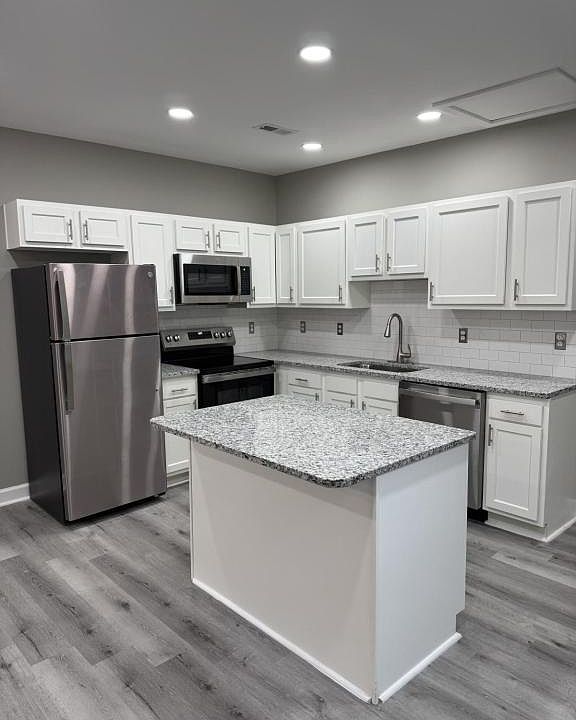 1st image of 403 E Brandeis Ave