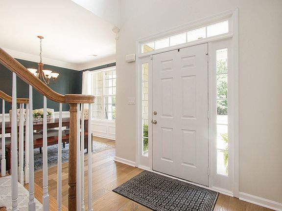 4th image of 50 Silverbell Ln