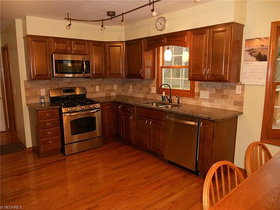 3rd image of 19520 Spinnaker Cir