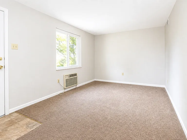 243 Moon Clinton Rd — Photo 2