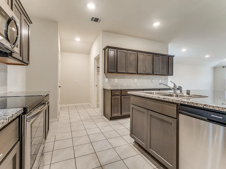 311 Milo Way — Photo 3