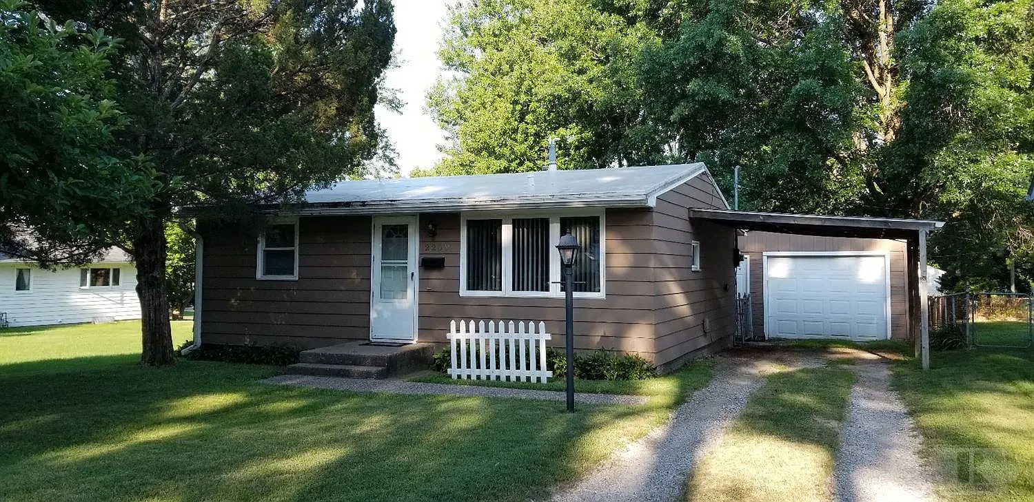 2209 Cliff Rd photo 1