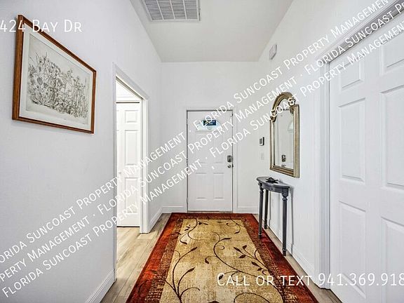 5th image of 2424 Bay Dr