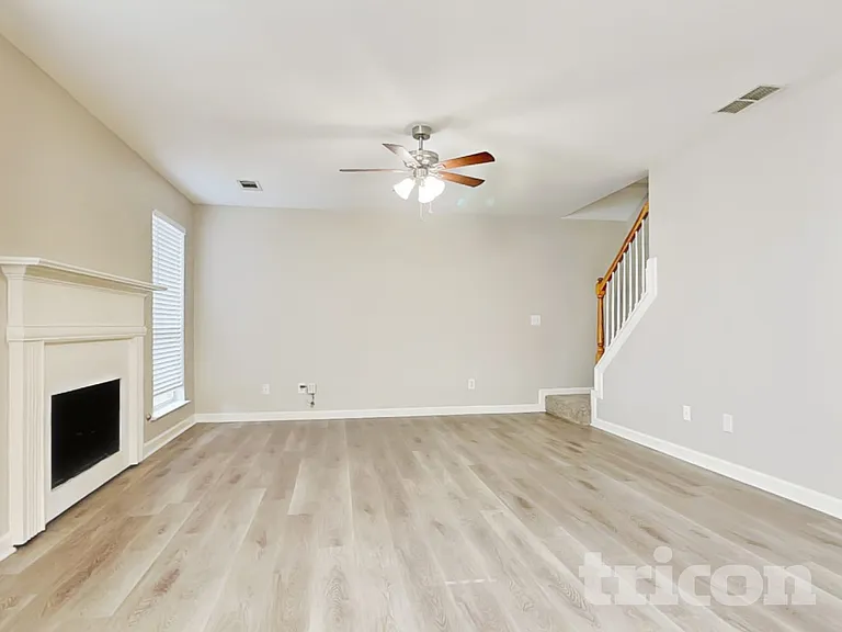 140 N Greenfield Cir — Photo 3