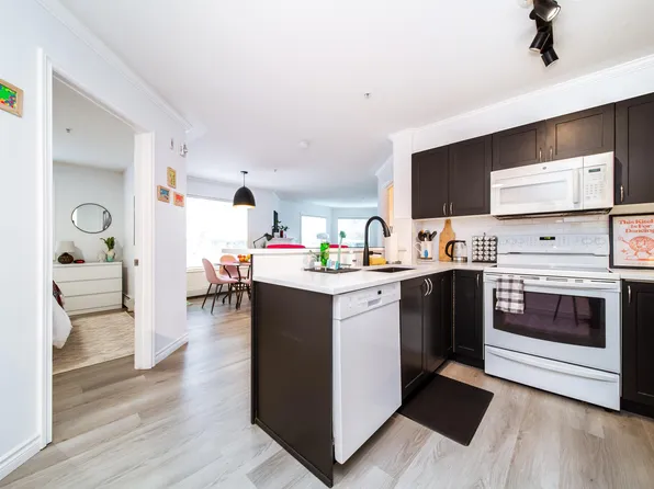 9938 104th St NW #303, Edmonton, AB T5K 2X7