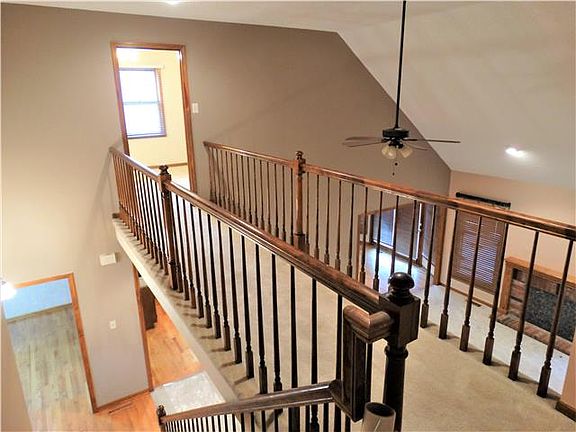 4th image of 813 NE Jamestown Ct