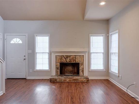 5th image of 1001 Whitfield Ct SE